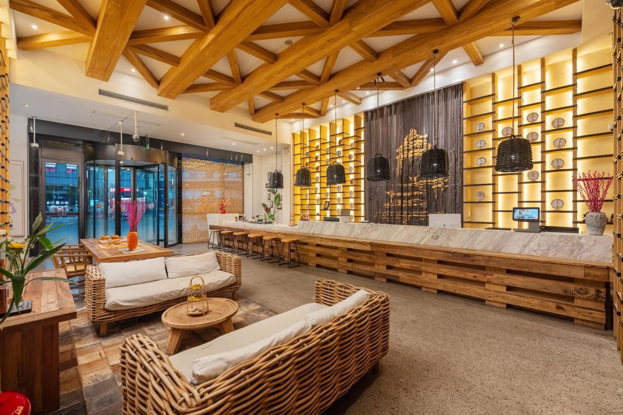 Manli Hotel Shanghai Pudong Airport Branch -Provide Free Shuttle Buses To Pudong Airport And Disneyland 4*